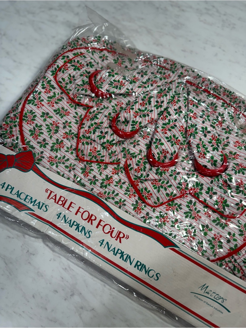 Mattegro 'Table for Four' Holiday Placemats & Napkin Rings Set - Red & Green